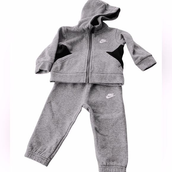 NIKE 2-Piece 12 Month Gray/Black Hooded Fleece Set for Boys | Preowned - Picture 2 of 11